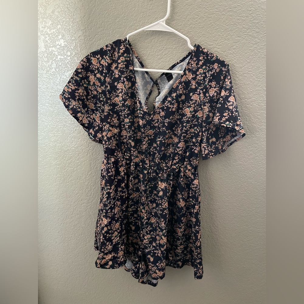 Shorts, tops, dresses, body jumpsuit.